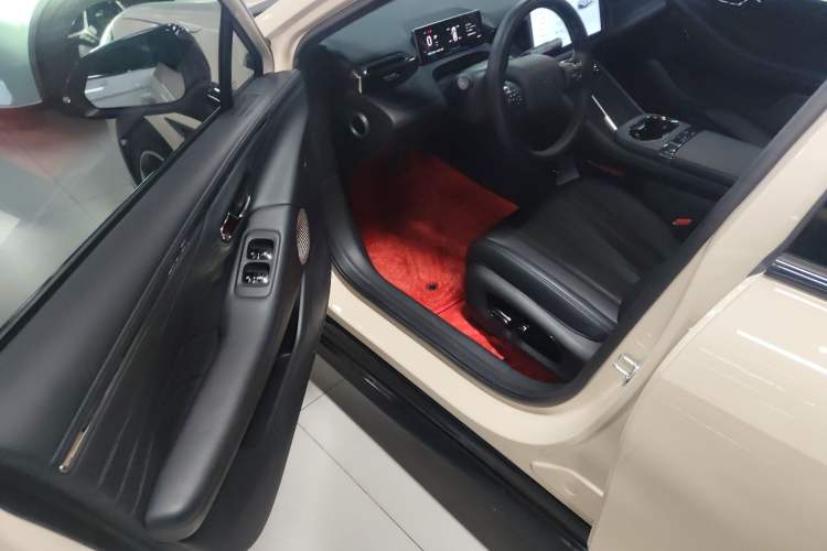 Used AION RT 2025 650 LiDAR Edition Interior 3
