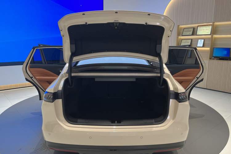 Used AION RT 2025 650 LiDAR Edition Interior 6