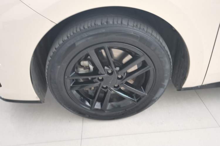 Used AION RT 2025 520 Smart Luxury Edition Left Front Wheel Hub