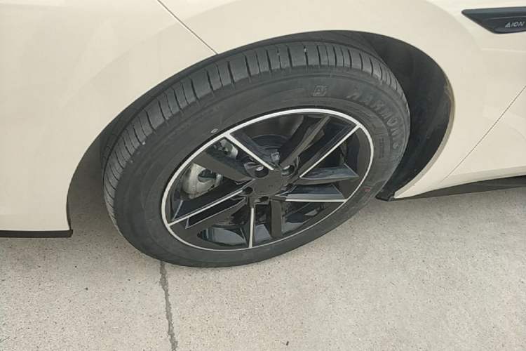 Used AION RT 2025 520 Smart Luxury Edition Left Front Wheel Hub