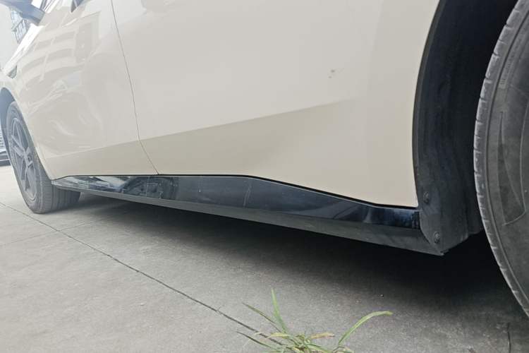 Used AION RT 2025 520 Smart Luxury Edition Left Side Sill