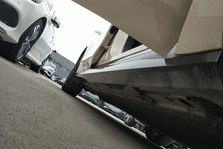 Used AION RT 2025 520 Smart Luxury Edition Right Side Sill