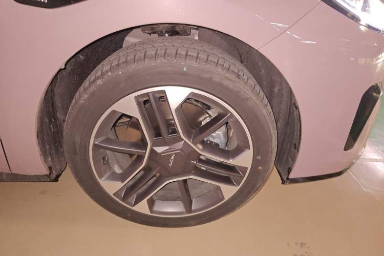 Used AION RT 2026 Model 650 Smart Elite Edition Right Front Wheel Hub