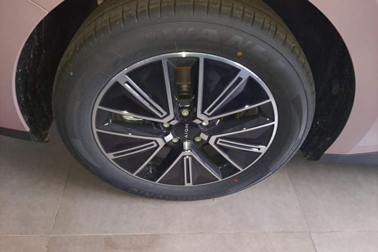Used AION RT 2026 Model 520 Smart Elite Edition Right Rear Wheel Hub