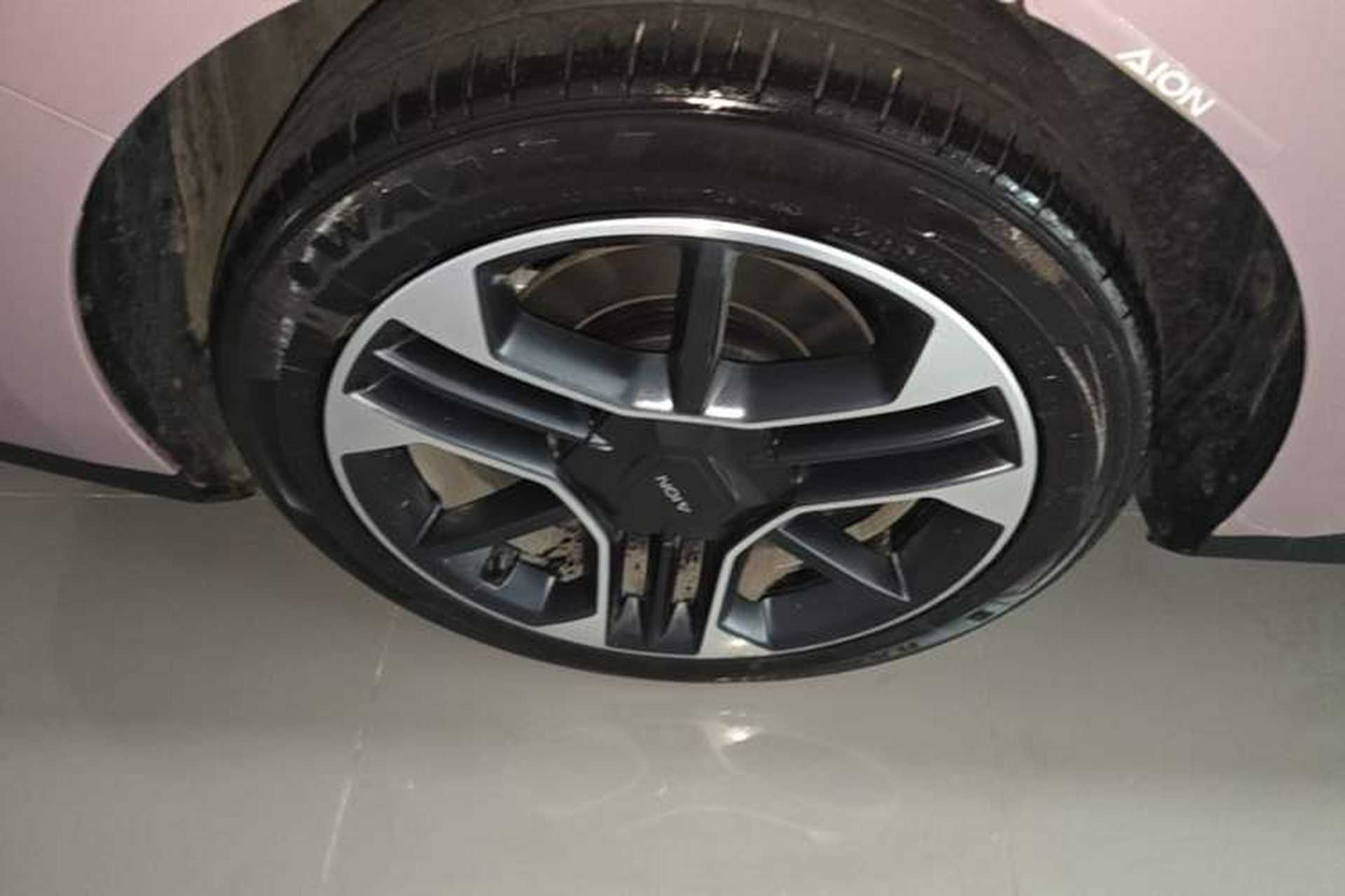 Used AION RT 2026 Model 650 Smart Elite Edition Right Rear Wheel Hub