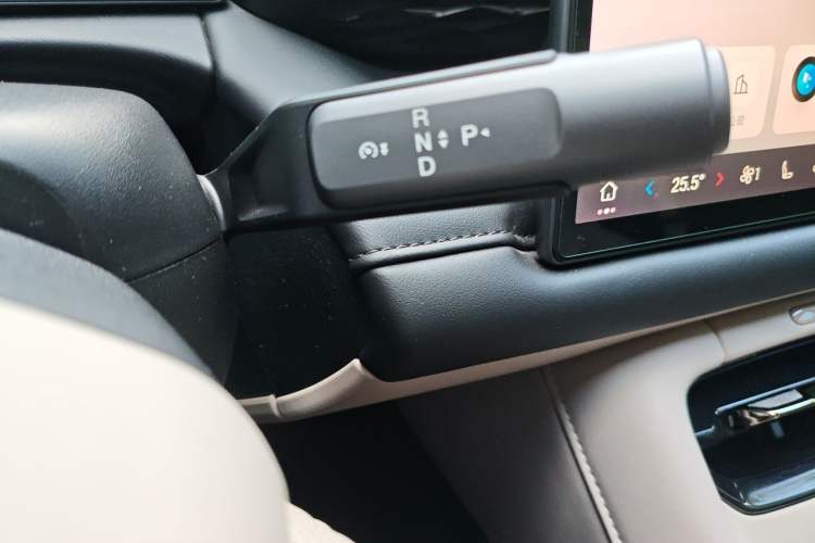Used AION RT 2026 Model 650 Smart Luxury Edition Gear Lever