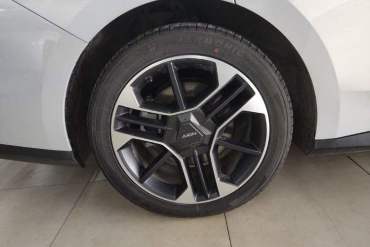 Used AION RT 2026 Model 650 Smart Elite Edition Right Rear Wheel Hub