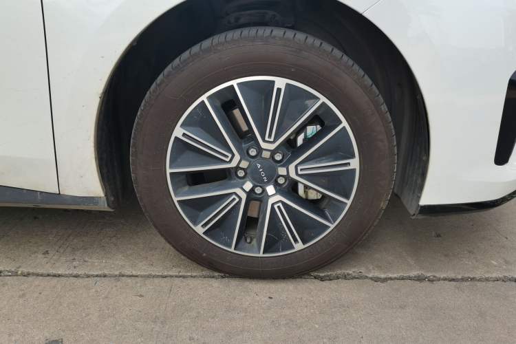 Used AION RT 2026 Model 520 Smart Elite Edition Right Front Wheel Hub