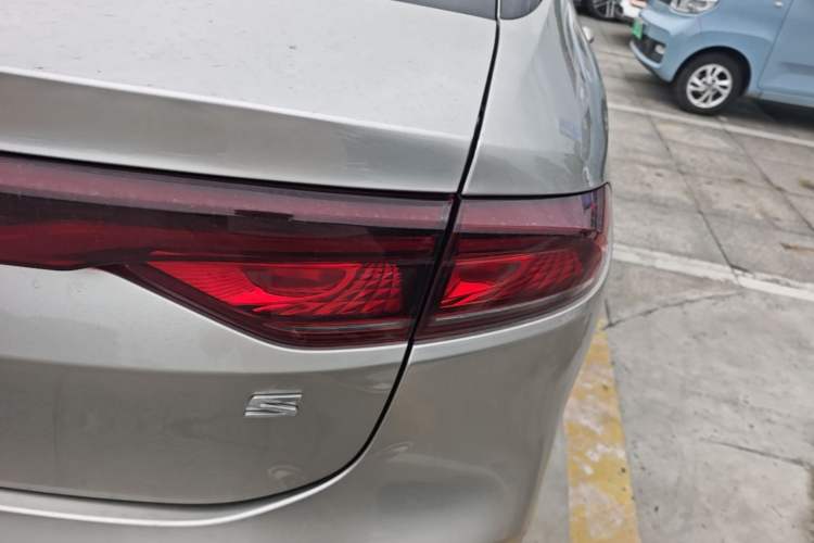 Used AION S 2020 Meizu 580 Travel Standard Edition Right Rear Taillight