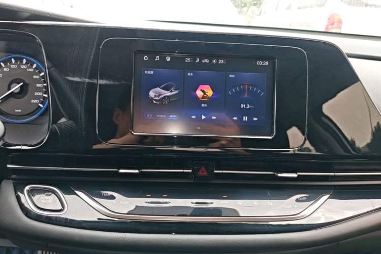 Used AION S 2022 Xuan 580 Pio 59.4 kWh Audio And AC Panel