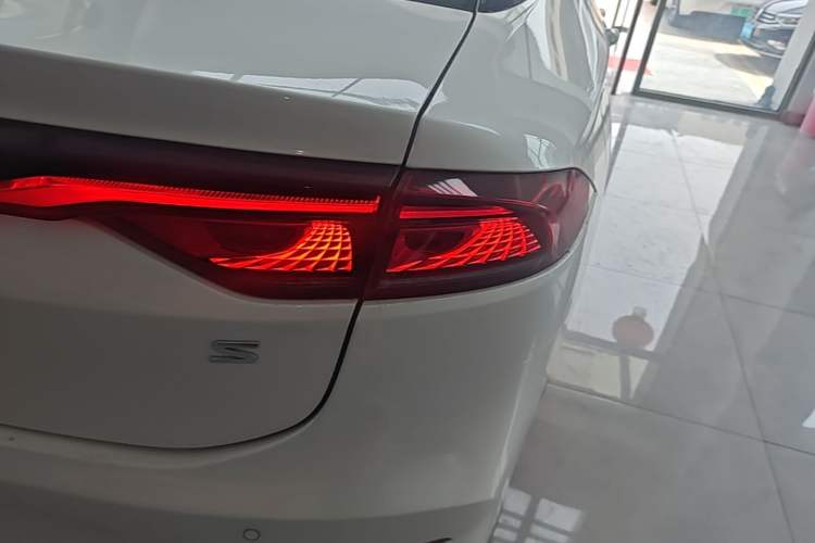 Used AION S 2022 Xuan 580 60kWh Exterior 3