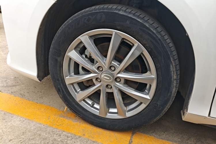 Used AION S 2022 Xuan 580 Pio 59.4 kWh Left Front Wheel Hub