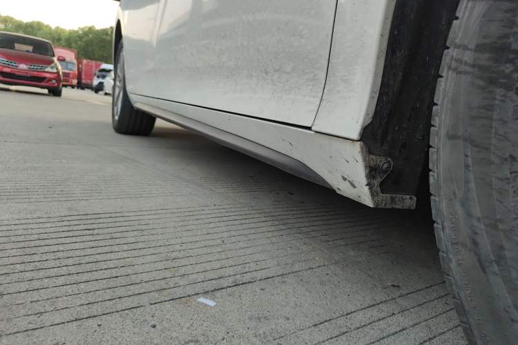 Used AION S 2022 Xuan 580 Pio 60kWh Right Side Sill