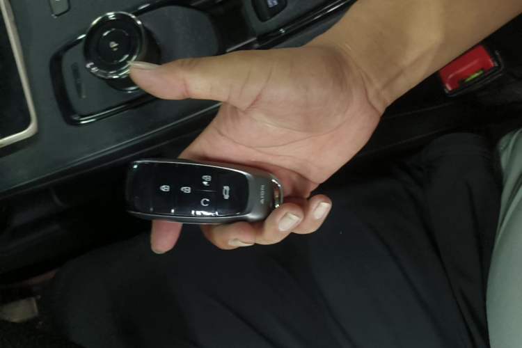 Used AION S 2022 Xuan 580 58.8 kWh ternary lithium Vehicle Key