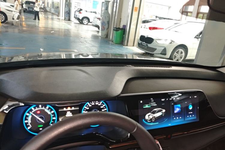 Used AION S 2023 Meizu 580 Lithium Iron Phosphate Center Console