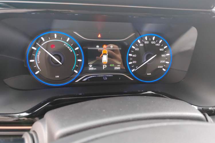 Used AION S 2023 Meizu 580 Lithium Iron Phosphate Odometer Close Up