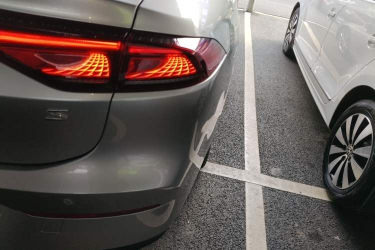 Used AION S 2023 Meizu 580 Lithium Iron Phosphate Right Rear Taillight
