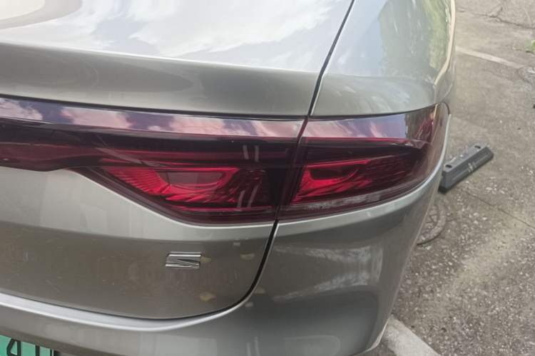 Used AION S 2023 Meizu 580 Lithium Iron Phosphate Right Rear Taillight