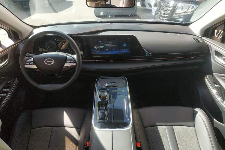 Used AION S 2023 Meizu 580 Lithium Iron Phosphate Center Console