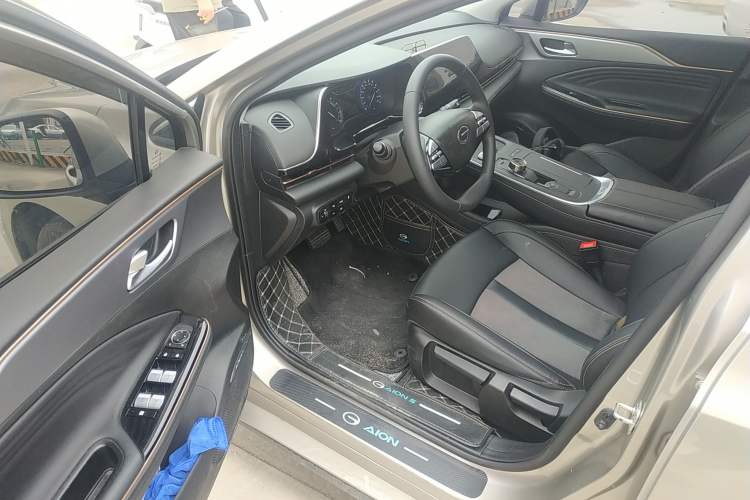 Used AION S 2023 Meizu 580 Lithium Iron Phosphate Driver Seat