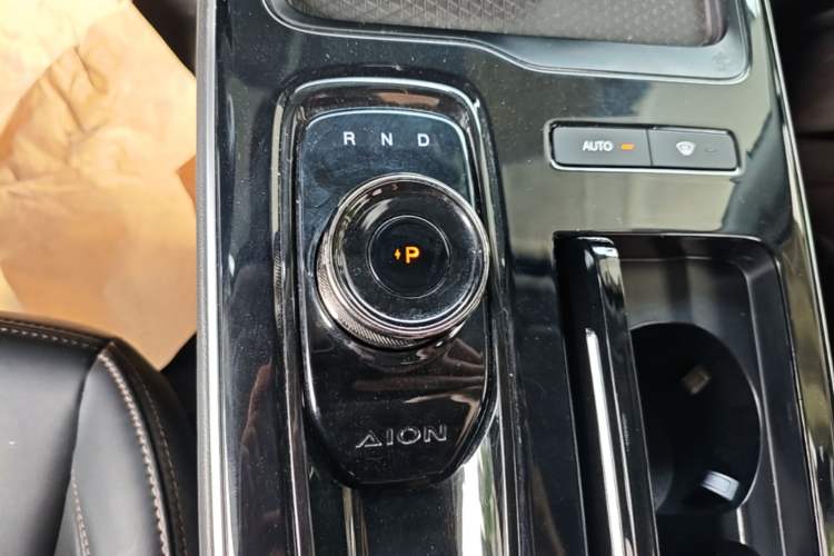 Used AION S 2023 Meizu 580 Lithium Iron Phosphate Gear Lever