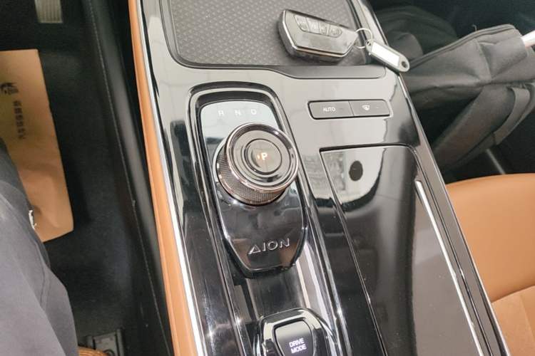 Used AION S 2023 Meizu 580 Lithium Iron Phosphate Gear Lever