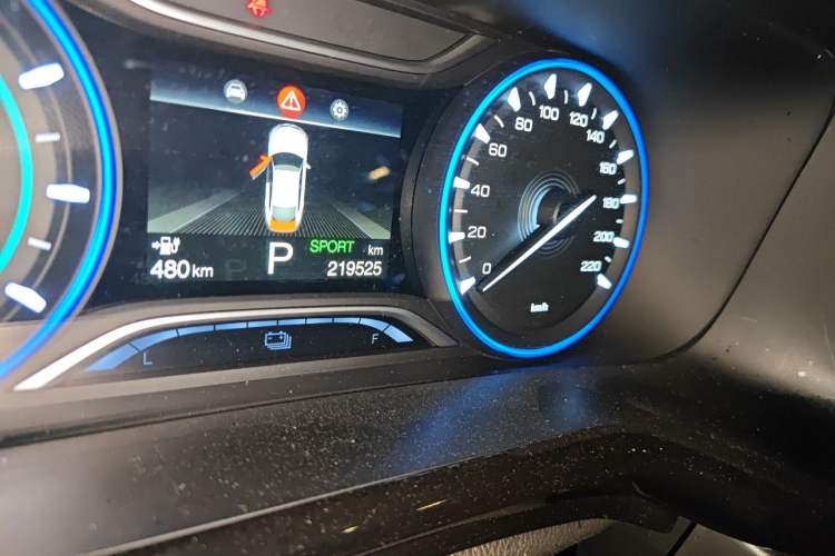 Used AION S 2023 Meizu 580 Lithium Iron Phosphate Odometer Close Up