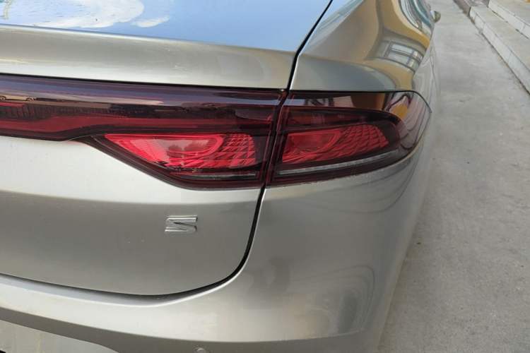 Used AION S 2023 Meizu 580 Lithium Iron Phosphate Right Rear Taillight