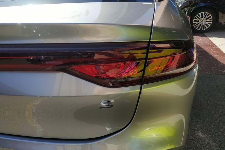 Used AION S 2023 Meizu 580 Lithium Iron Phosphate Right Rear Taillight