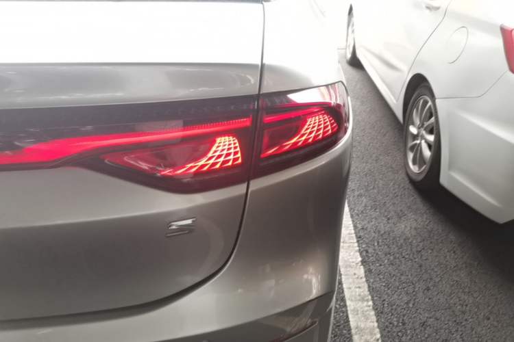 Used AION S 2023 Meizu 580 Lithium Iron Phosphate Right Rear Taillight
