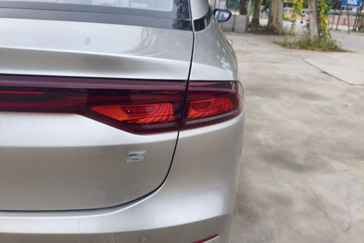 Used AION S 2023 Meizu 580 Lithium Iron Phosphate Right Rear Taillight