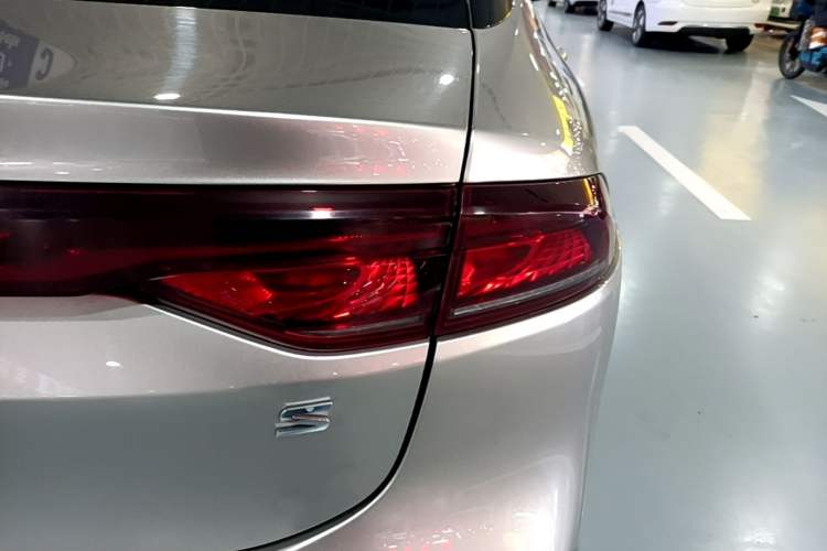 Used AION S 2023 Meizu 580 Lithium Iron Phosphate Right Rear Taillight