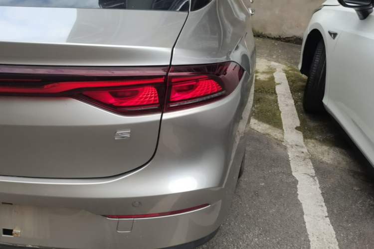 Used AION S 2023 Meizu 580 Lithium Iron Phosphate Right Rear Taillight