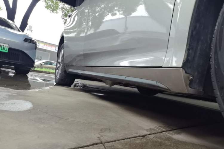 Used AION S 2023 Meizu 580 Lithium Iron Phosphate Right Side Sill