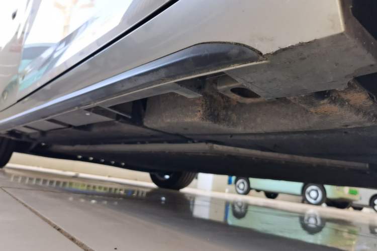 Used AION S 2023 Meizu 580 Lithium Iron Phosphate Right Side Sill