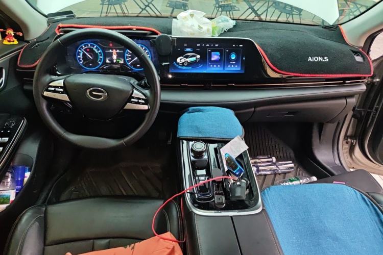 Used AION S 2023 Meizu 580 Lithium Iron Phosphate Center Console