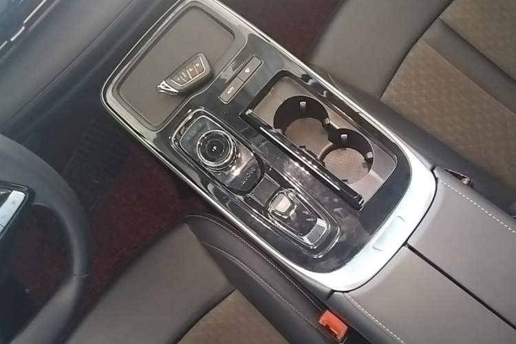 Used AION S 2023 Meizu 580 Lithium Iron Phosphate Gear Lever