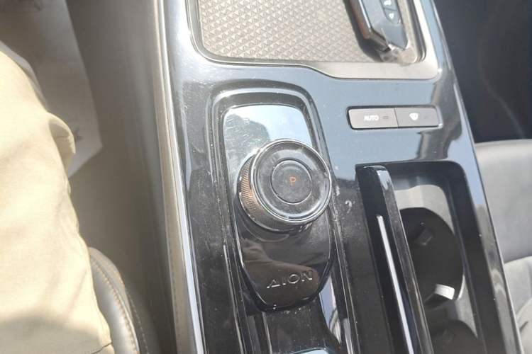 Used AION S 2023 Meizu 580 Lithium Iron Phosphate Gear Lever