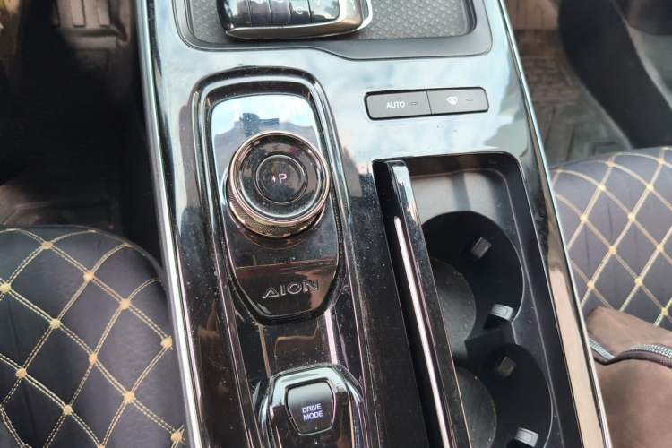 Used AION S 2023 Meizu 580 Lithium Iron Phosphate Gear Lever