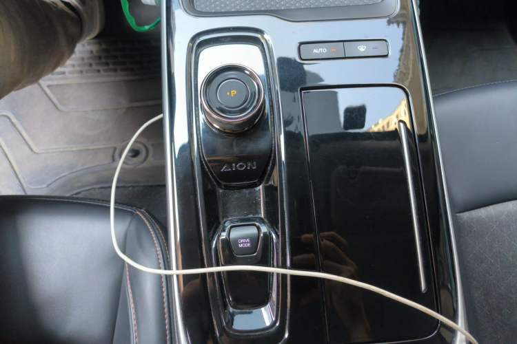 Used AION S 2023 Meizu 580 Lithium Iron Phosphate Gear Lever