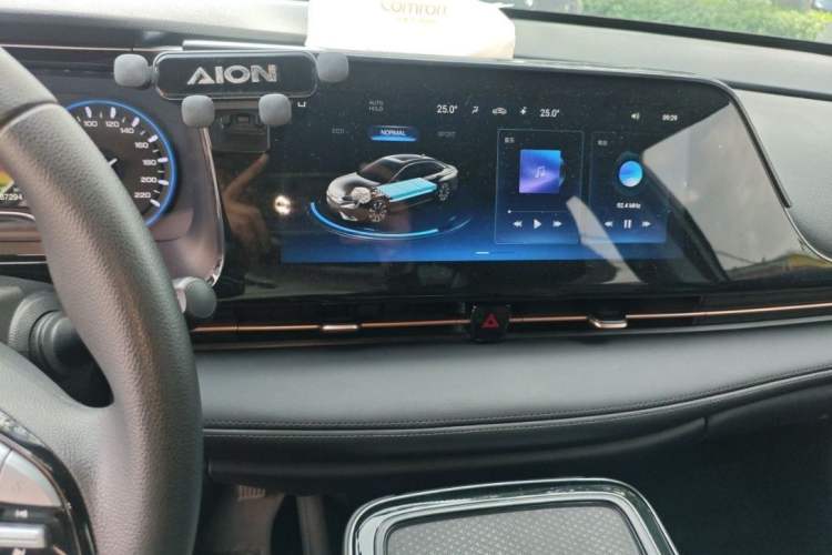 Used AION S 2023 Meizu 580 Lithium Iron Phosphate Interior 2