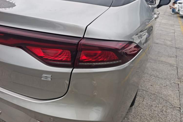 Used AION S 2023 Meizu 580 Lithium Iron Phosphate Right Rear Taillight