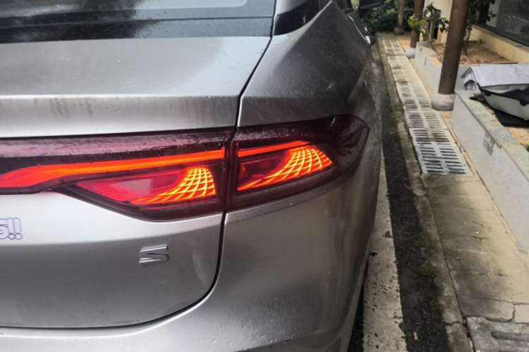 Used AION S 2023 Meizu 580 Lithium Iron Phosphate Right Rear Taillight