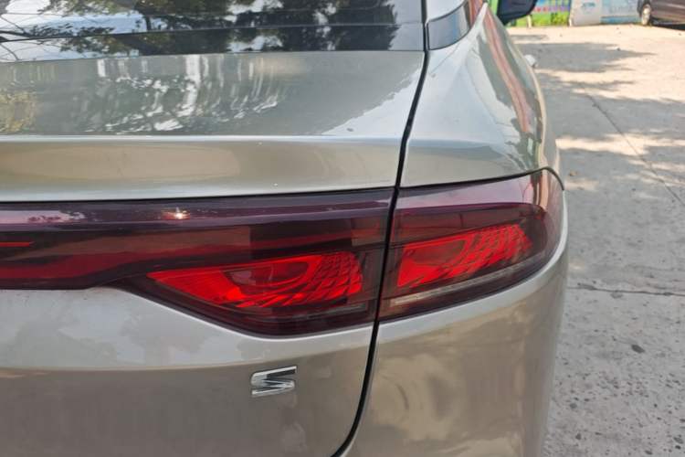 Used AION S 2023 Meizu 580 Lithium Iron Phosphate Right Rear Taillight