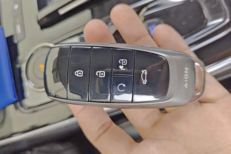 Used AION S 2023 Xuan 580 55.2 kWh Lithium Iron Phosphate Vehicle Key