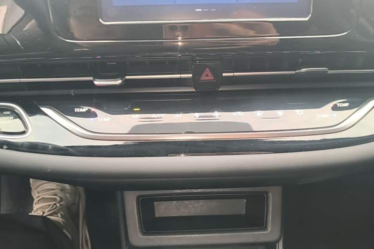 Used AION S 2023 Xuan 530 48.67 kWh Lithium Iron Phosphate Audio And AC Panel