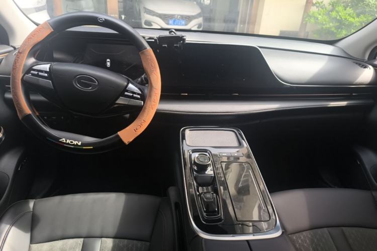 Used AION S 2023 Meizu 580 Lithium Iron Phosphate Center Console