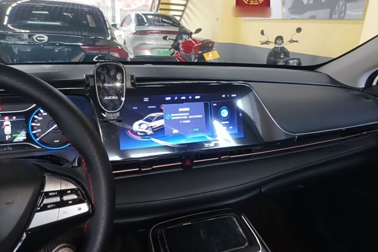 Used AION S 2023 Meizu 580 Lithium Iron Phosphate Center Console