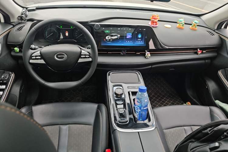 Used AION S 2023 Meizu 580 Lithium Iron Phosphate Center Console