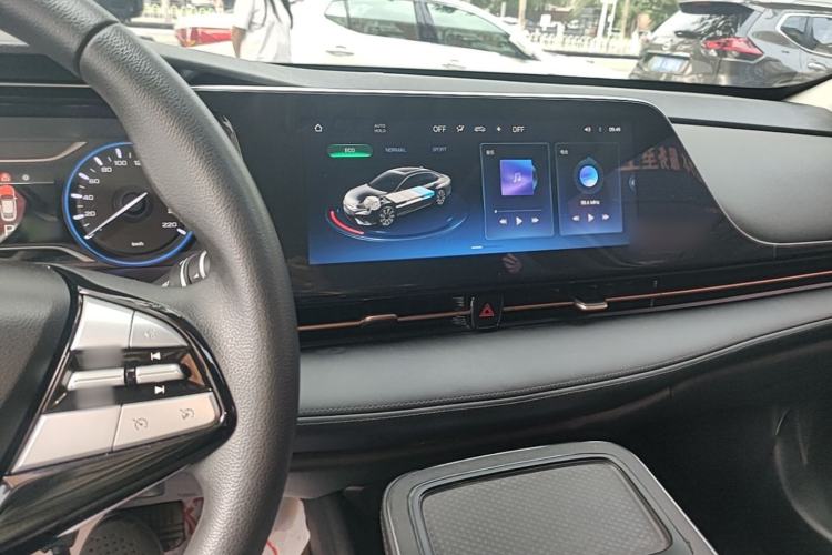 Used AION S 2023 Meizu 580 Lithium Iron Phosphate Center Console